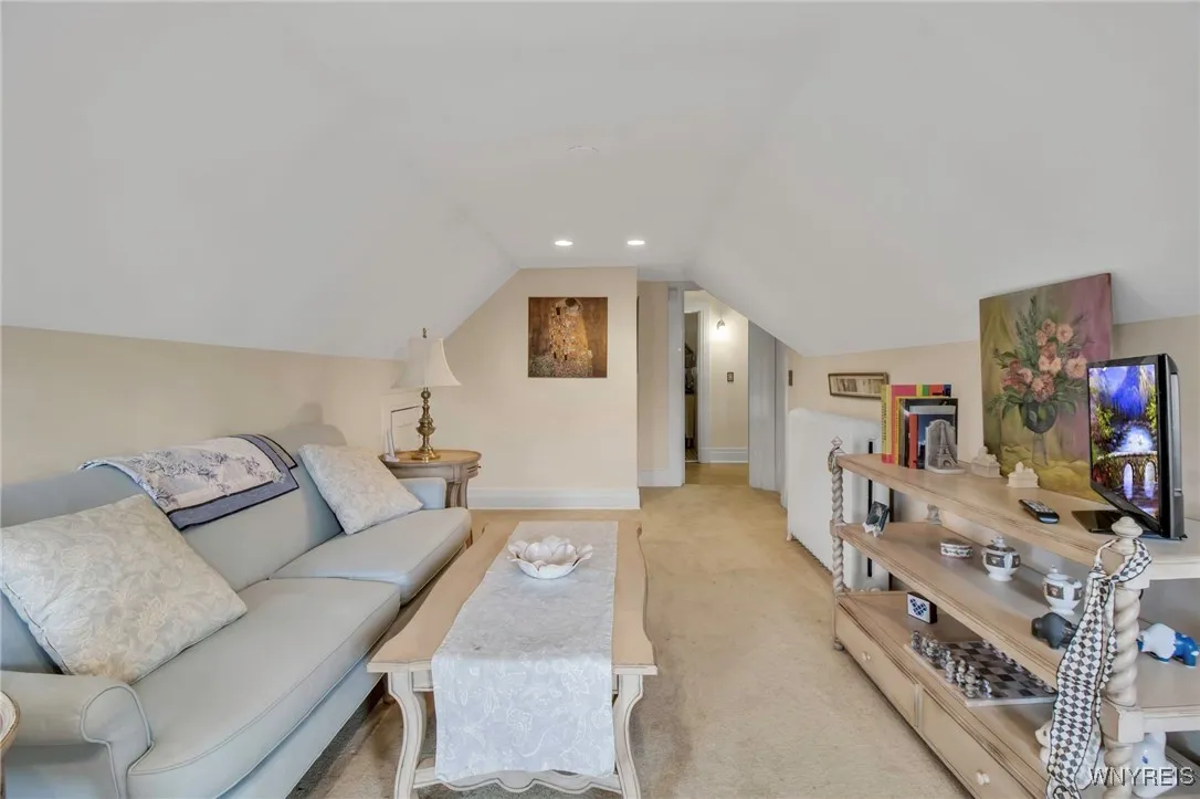 41 Saybrook Place, Buffalo, New York 14209, Buffalo, New York 14209, 4 Bedrooms Bedrooms, 9 Rooms Rooms,2 BathroomsBathrooms,Residential,Closed,41 Saybrook Place, Buffalo, New York 14209,B1611477