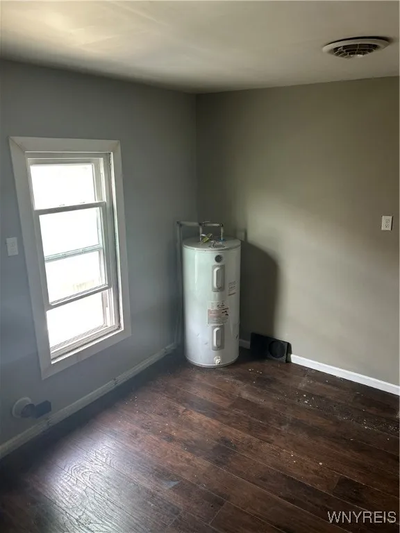 268 Miami Street, Buffalo, New York 14204, Buffalo, New York 14204, 6 Bedrooms Bedrooms, ,2 BathroomsBathrooms,Residential,Closed,268 Miami Street, Buffalo, New York 14204,0,B1611431