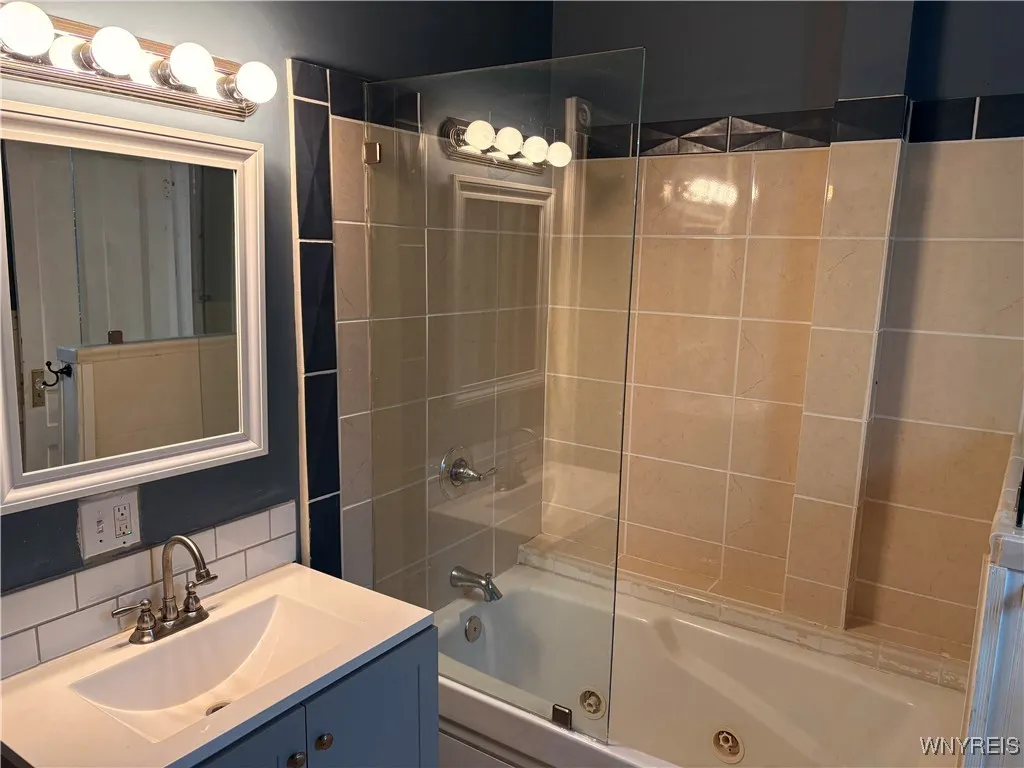 268 Miami Street, Buffalo, New York 14204, Buffalo, New York 14204, 6 Bedrooms Bedrooms, ,2 BathroomsBathrooms,Residential,Closed,268 Miami Street, Buffalo, New York 14204,0,B1611431