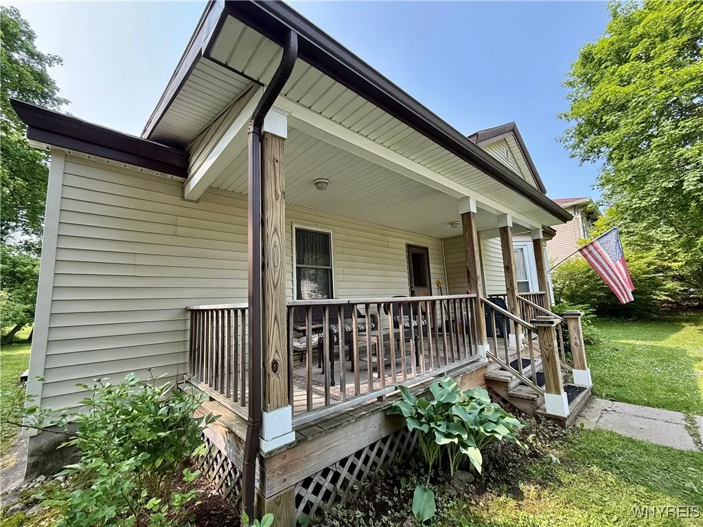 38 East Main Street, Pembroke, New York 14036, Pembroke, New York 14036, 3 Bedrooms Bedrooms, 7 Rooms Rooms,2 BathroomsBathrooms,Residential,Closed,38 East Main Street, Pembroke, New York 14036,B1611530