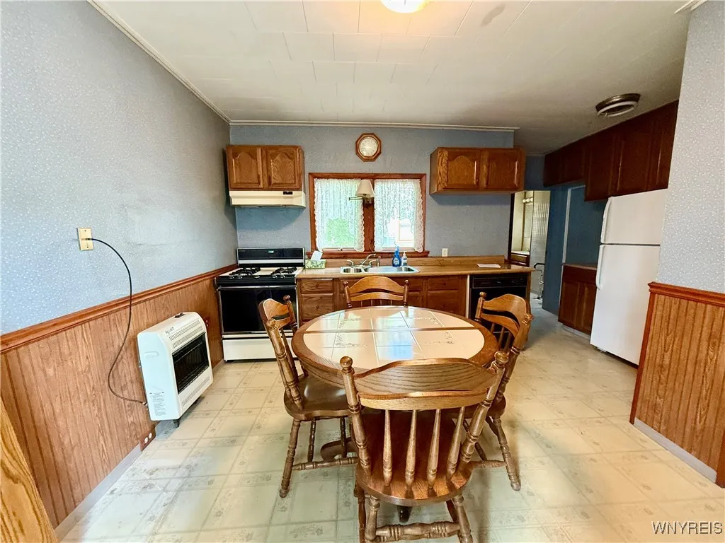 38 East Main Street, Pembroke, New York 14036, Pembroke, New York 14036, 3 Bedrooms Bedrooms, 7 Rooms Rooms,2 BathroomsBathrooms,Residential,Closed,38 East Main Street, Pembroke, New York 14036,B1611530