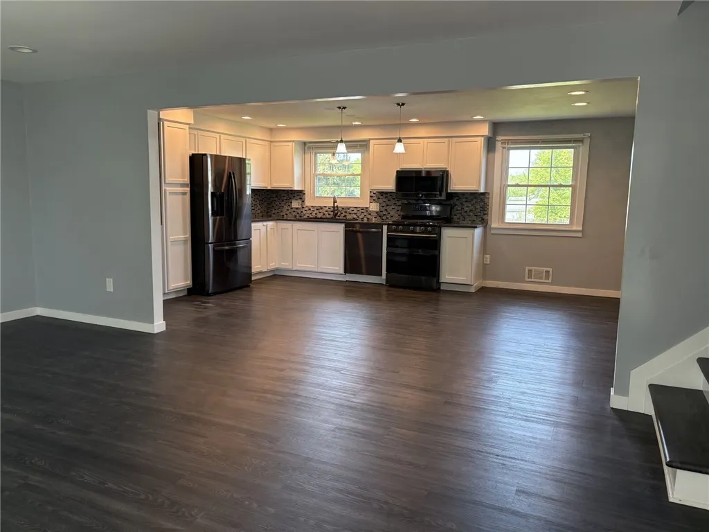 67 Riviera Drive, Gates, New York 14624, Gates, New York 14624, 4 Bedrooms Bedrooms, 6 Rooms Rooms,2 BathroomsBathrooms,Residential,Closed,67 Riviera Drive, Gates, New York 14624,R1611012