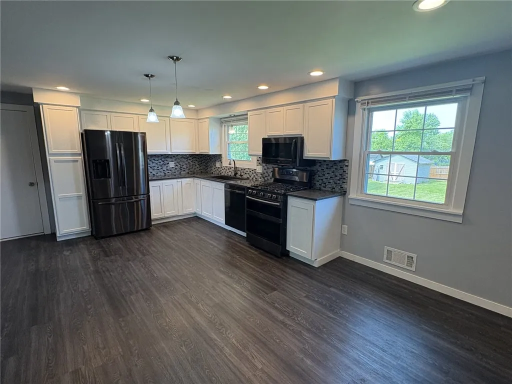 67 Riviera Drive, Gates, New York 14624, Gates, New York 14624, 4 Bedrooms Bedrooms, 6 Rooms Rooms,2 BathroomsBathrooms,Residential,Closed,67 Riviera Drive, Gates, New York 14624,R1611012