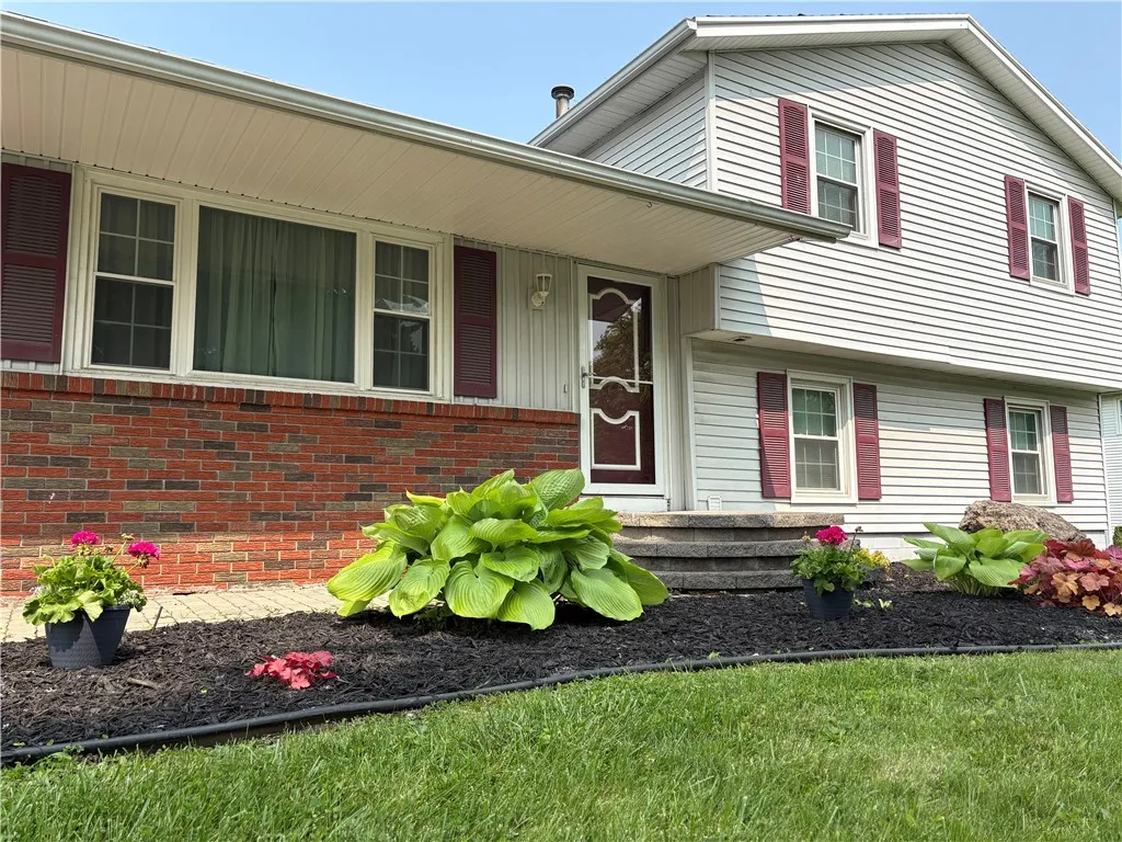 67 Riviera Drive, Gates, New York 14624, Gates, New York 14624, 4 Bedrooms Bedrooms, 6 Rooms Rooms,2 BathroomsBathrooms,Residential,Closed,67 Riviera Drive, Gates, New York 14624,R1611012