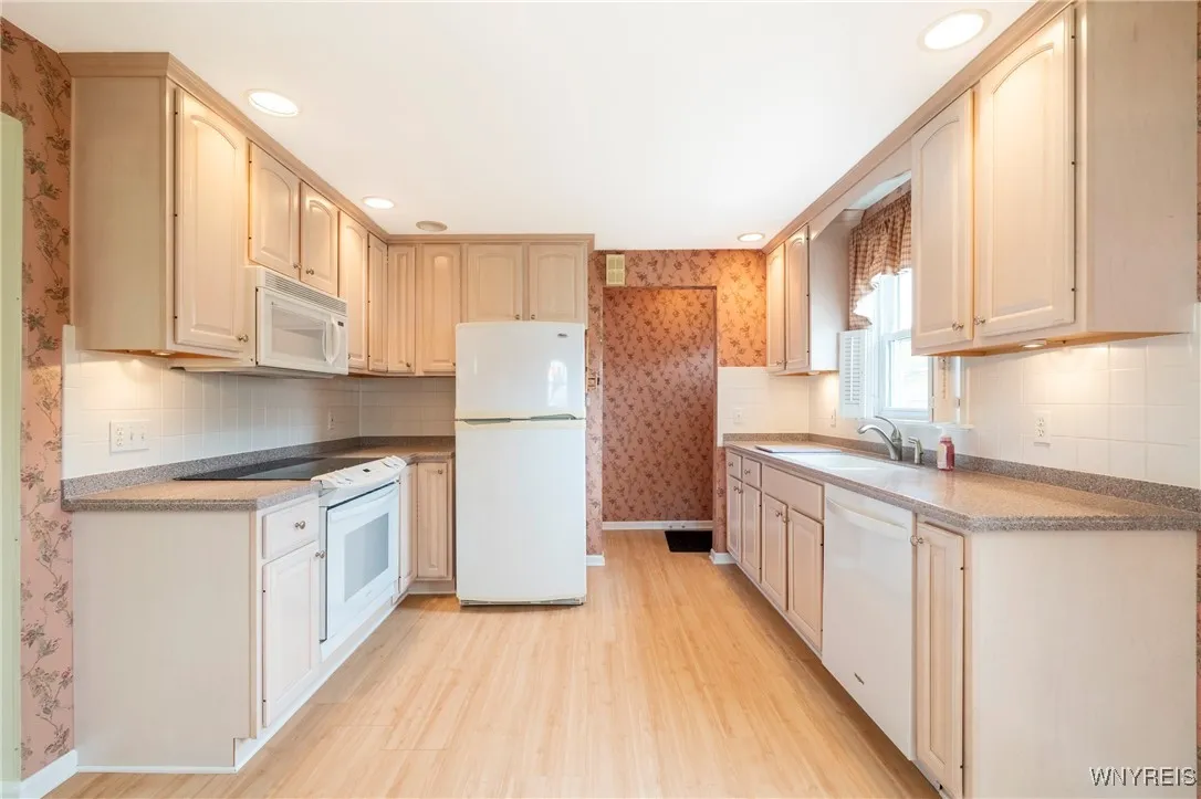 80 Hilton Boulevard, Amherst, New York 14226, Amherst, New York 14226, 3 Bedrooms Bedrooms, 5 Rooms Rooms,1 BathroomBathrooms,Residential,Closed,80 Hilton Boulevard, Amherst, New York 14226,0,B1611496