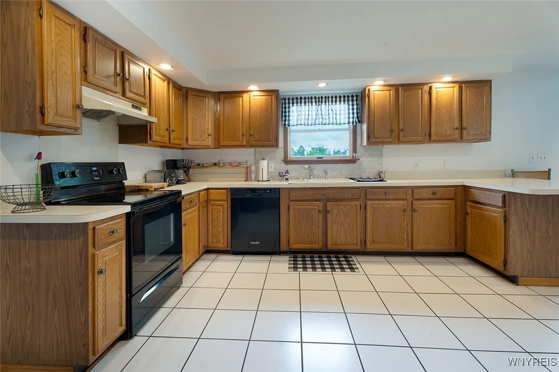 637 Kaymar Drive, Amherst, New York 14228, Amherst, New York 14228, 3 Bedrooms Bedrooms, 8 Rooms Rooms,3 BathroomsBathrooms,Residential,For Sale,637 Kaymar Drive, Amherst, New York 14228,B1611609