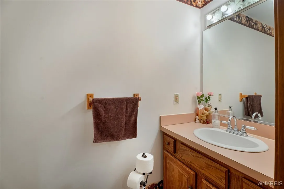 637 Kaymar Drive, Amherst, New York 14228, Amherst, New York 14228, 3 Bedrooms Bedrooms, 8 Rooms Rooms,3 BathroomsBathrooms,Residential,For Sale,637 Kaymar Drive, Amherst, New York 14228,B1611609
