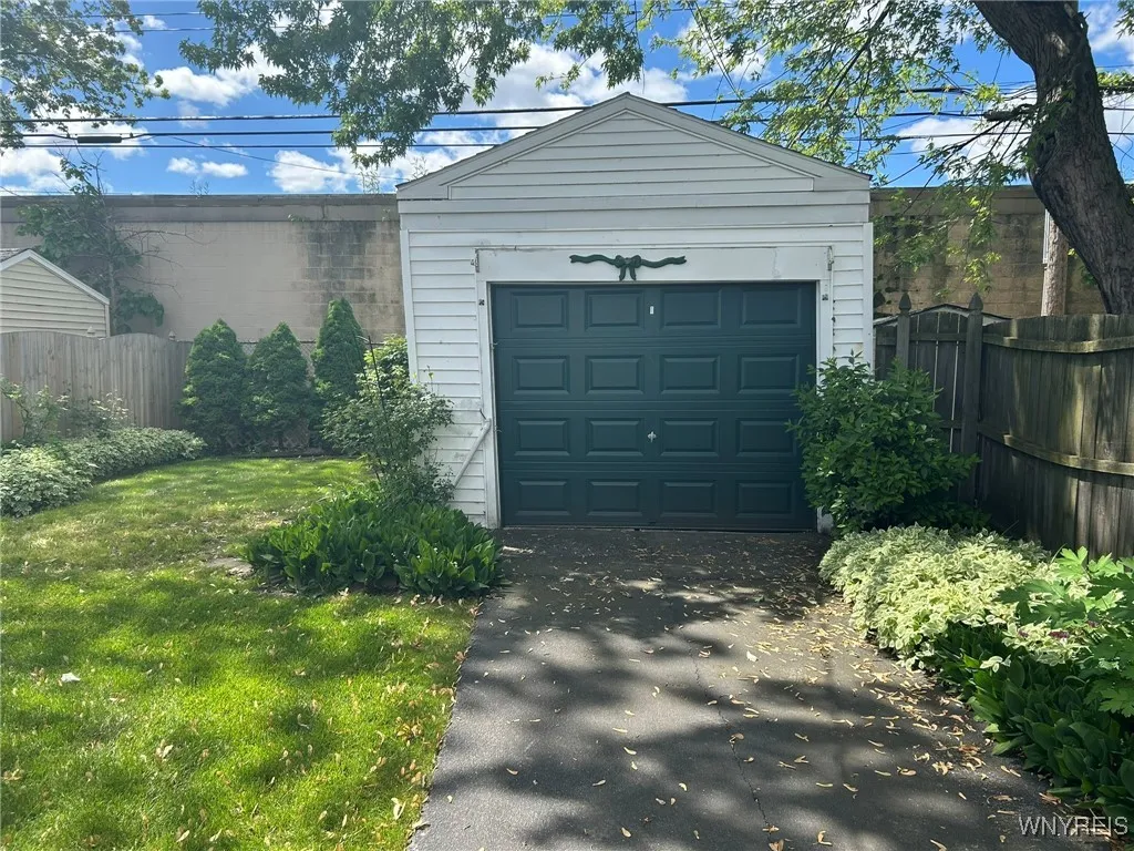 115 Nassau Avenue, Tonawanda-town, New York 14217, Tonawanda, New York 14217, 4 Bedrooms Bedrooms, 9 Rooms Rooms,1 BathroomBathrooms,Residential,Closed,115 Nassau Avenue, Tonawanda-town, New York 14217,B1611566