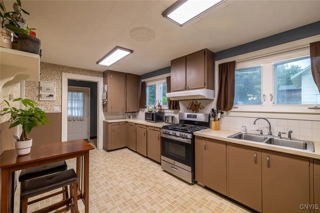 118 Smith Road, Syracuse, New York 13207, Syracuse, New York 13207, 4 Bedrooms Bedrooms, 7 Rooms Rooms,1 BathroomBathrooms,Residential,Closed,118 Smith Road, Syracuse, New York 13207,S1611596