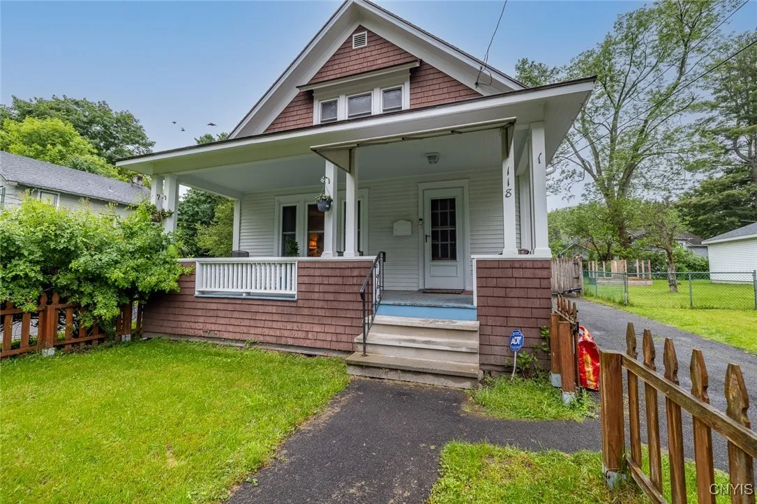 118 Smith Road, Syracuse, New York 13207, Syracuse, New York 13207, 4 Bedrooms Bedrooms, 7 Rooms Rooms,1 BathroomBathrooms,Residential,Closed,118 Smith Road, Syracuse, New York 13207,S1611596