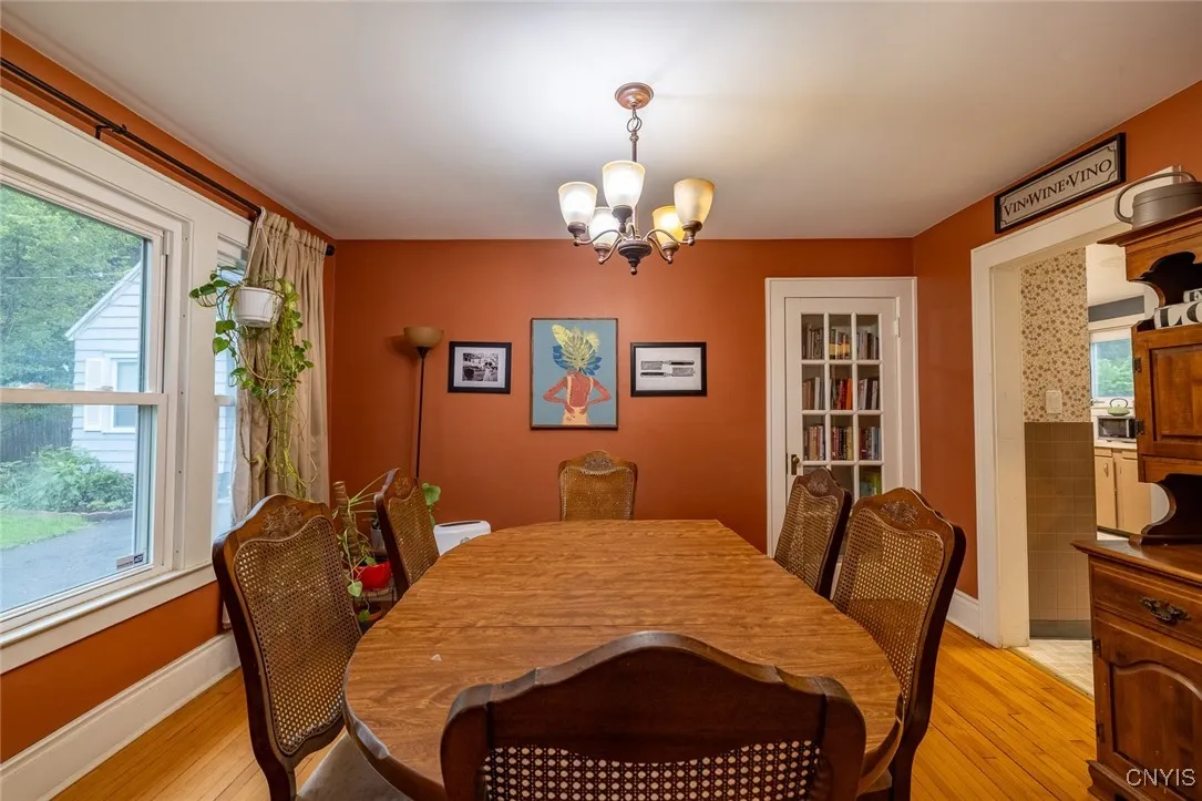 DINNING ROOM