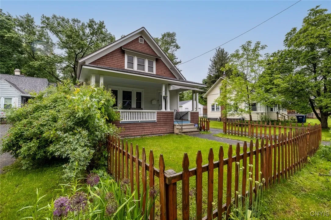 118 Smith Road, Syracuse, New York 13207, Syracuse, New York 13207, 4 Bedrooms Bedrooms, 7 Rooms Rooms,1 BathroomBathrooms,Residential,Closed,118 Smith Road, Syracuse, New York 13207,S1611596