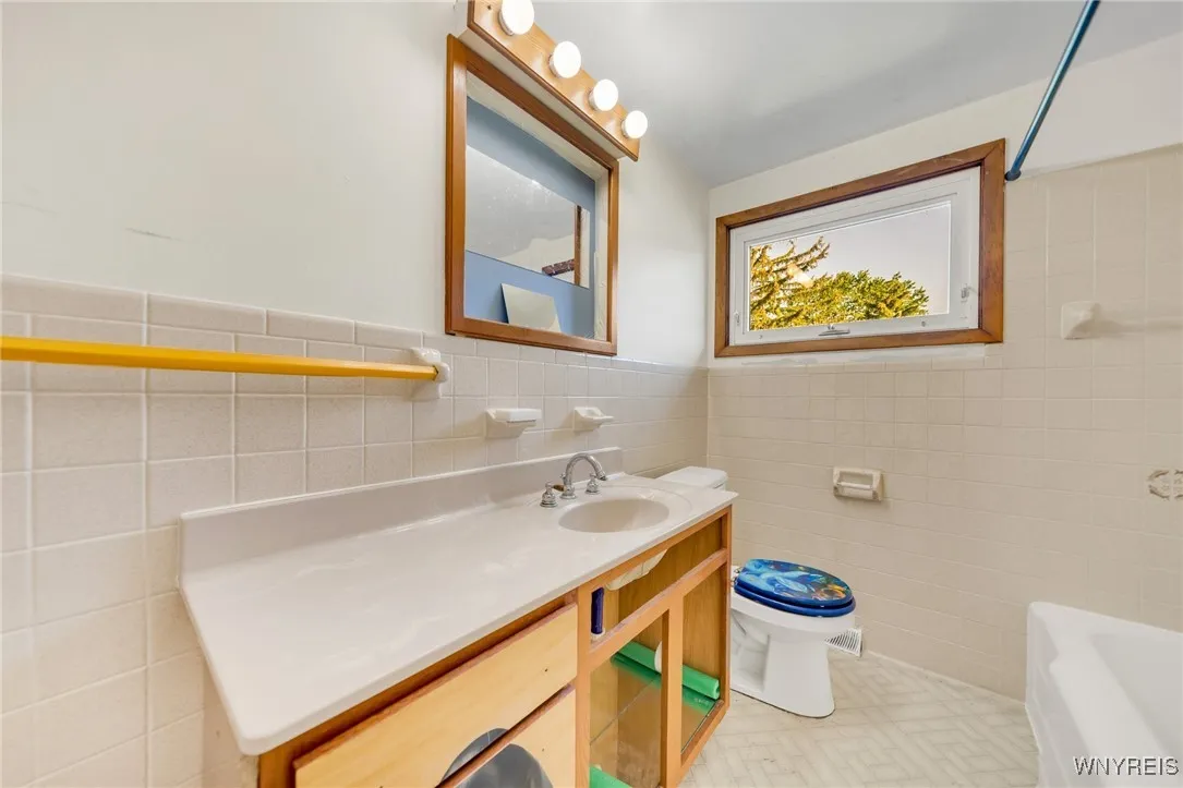 79 Alliger Drive, Tonawanda-city, New York 14150, Tonawanda, New York 14150, 3 Bedrooms Bedrooms, 5 Rooms Rooms,1 BathroomBathrooms,Residential,Closed,79 Alliger Drive, Tonawanda-city, New York 14150,B1611020