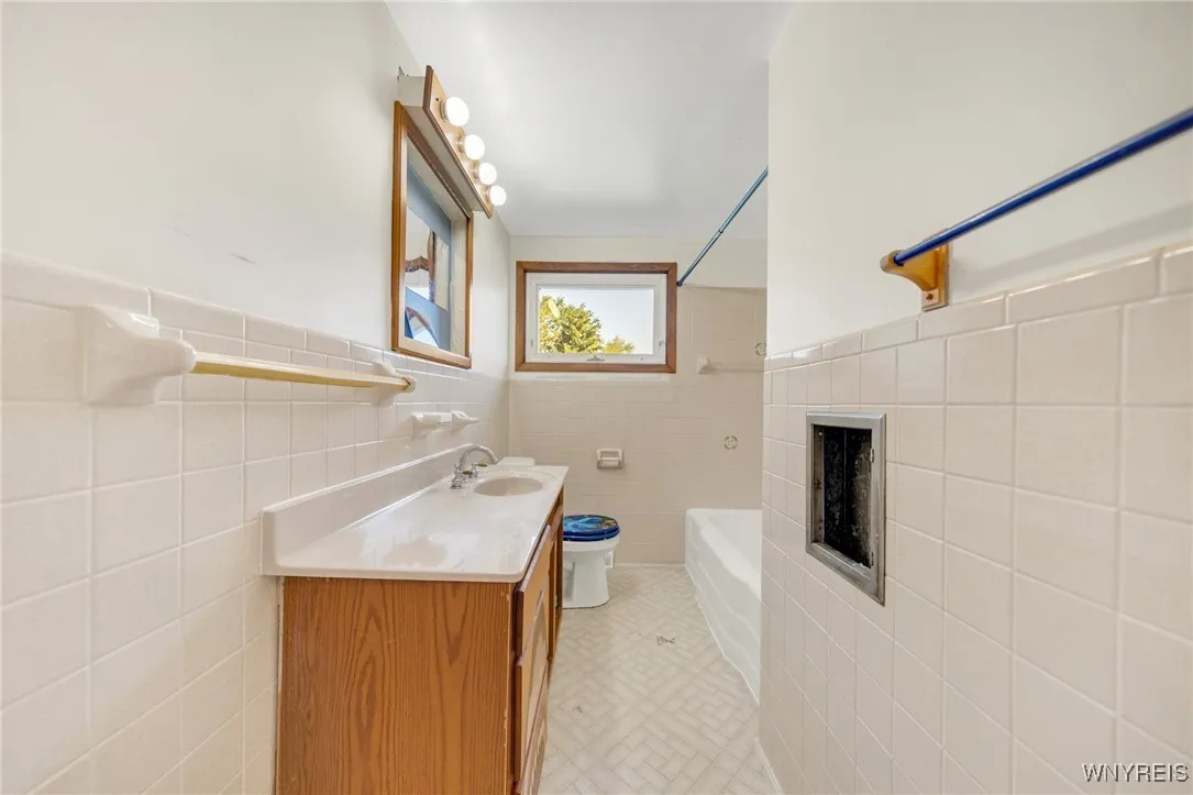 79 Alliger Drive, Tonawanda-city, New York 14150, Tonawanda, New York 14150, 3 Bedrooms Bedrooms, 5 Rooms Rooms,1 BathroomBathrooms,Residential,Closed,79 Alliger Drive, Tonawanda-city, New York 14150,B1611020