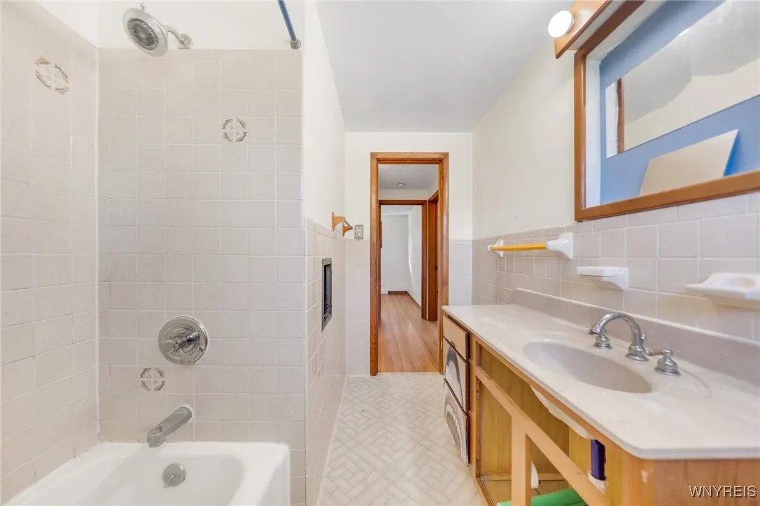 79 Alliger Drive, Tonawanda-city, New York 14150, Tonawanda, New York 14150, 3 Bedrooms Bedrooms, 5 Rooms Rooms,1 BathroomBathrooms,Residential,Closed,79 Alliger Drive, Tonawanda-city, New York 14150,B1611020