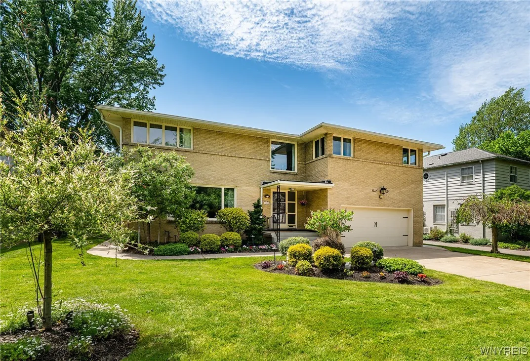 62 Hallam Road, Buffalo, New York 14216, Buffalo, New York 14216, 4 Bedrooms Bedrooms, 10 Rooms Rooms,3 BathroomsBathrooms,Residential,For Sale,62 Hallam Road, Buffalo, New York 14216,0,B1608839