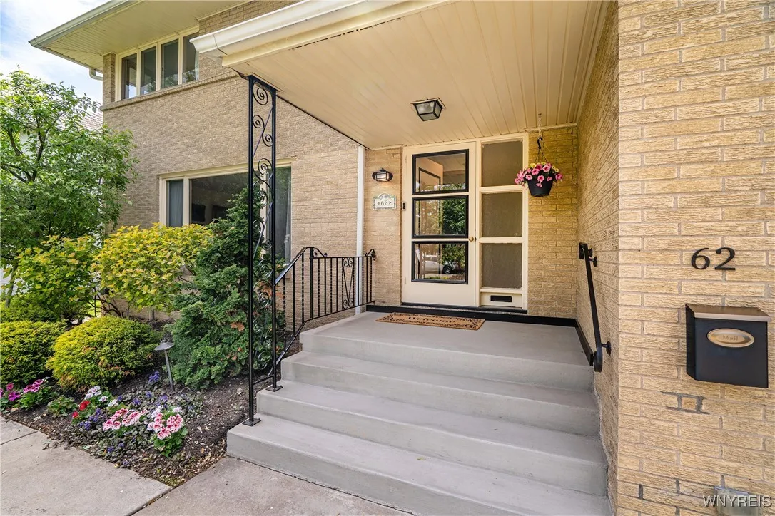 62 Hallam Road, Buffalo, New York 14216, Buffalo, New York 14216, 4 Bedrooms Bedrooms, 10 Rooms Rooms,3 BathroomsBathrooms,Residential,For Sale,62 Hallam Road, Buffalo, New York 14216,0,B1608839