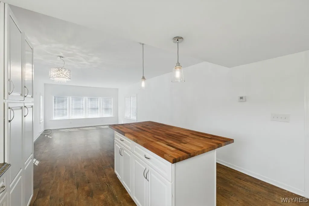 78 Burgundy Circle, West Seneca, New York 14224, West Seneca, New York 14224, 2 Bedrooms Bedrooms, 5 Rooms Rooms,1 BathroomBathrooms,Residential,Closed,78 Burgundy Circle, West Seneca, New York 14224,B1611611