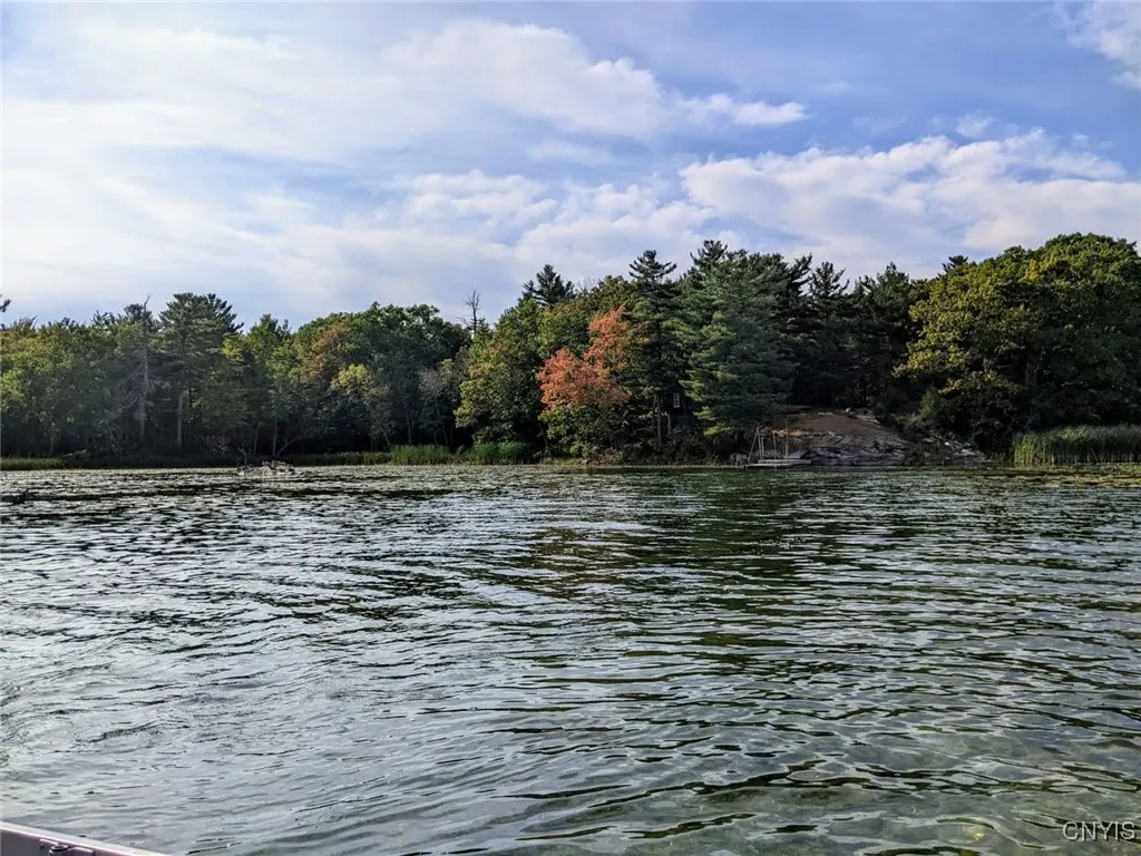Approaching property from the narrows in between Murray and Wellelsley Islands.