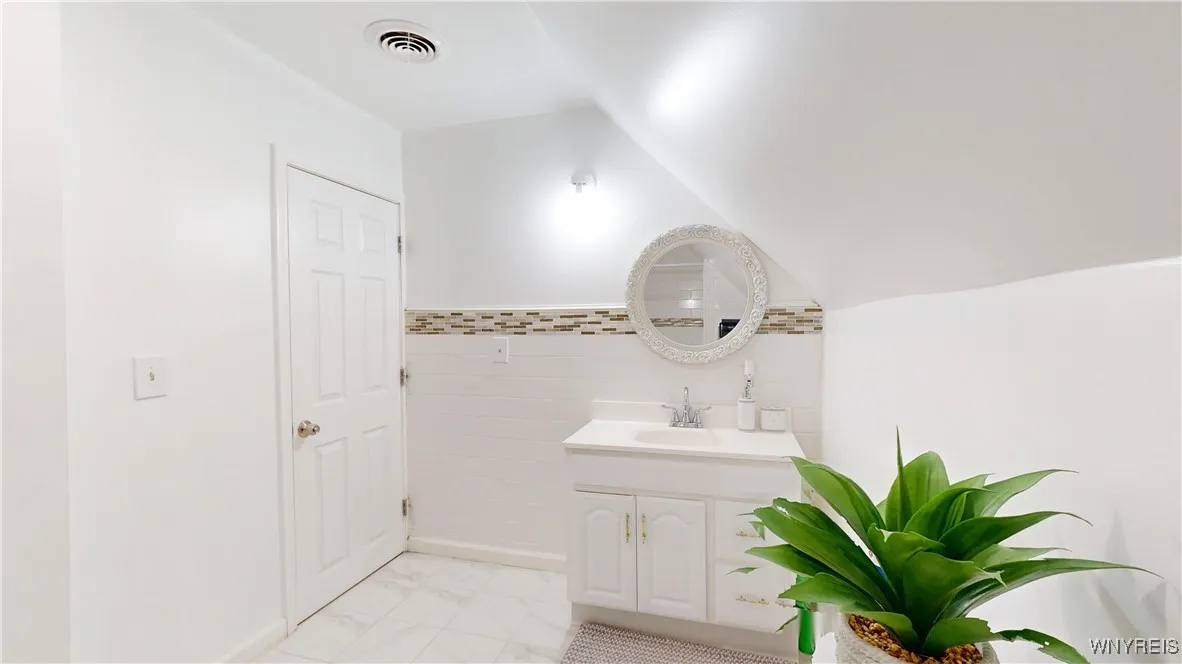 239 Keystone Street, Buffalo, New York 14211, Buffalo, New York 14211, 4 Bedrooms Bedrooms, 7 Rooms Rooms,2 BathroomsBathrooms,Residential,Closed,239 Keystone Street, Buffalo, New York 14211,0,B1608455