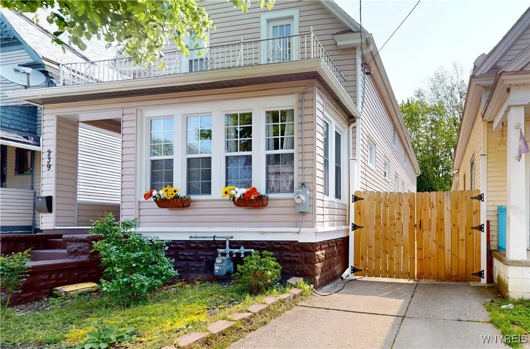 239 Keystone Street, Buffalo, New York 14211, Buffalo, New York 14211, 4 Bedrooms Bedrooms, 7 Rooms Rooms,2 BathroomsBathrooms,Residential,Closed,239 Keystone Street, Buffalo, New York 14211,0,B1608455