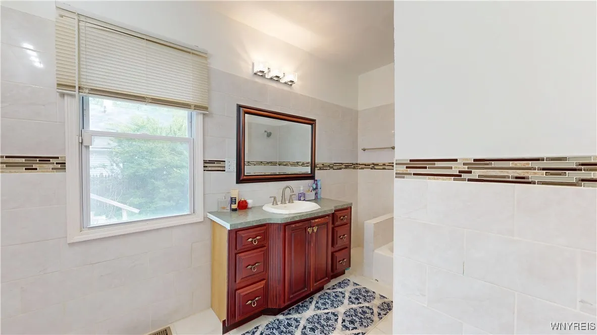 239 Keystone Street, Buffalo, New York 14211, Buffalo, New York 14211, 4 Bedrooms Bedrooms, 7 Rooms Rooms,2 BathroomsBathrooms,Residential,Closed,239 Keystone Street, Buffalo, New York 14211,0,B1608455