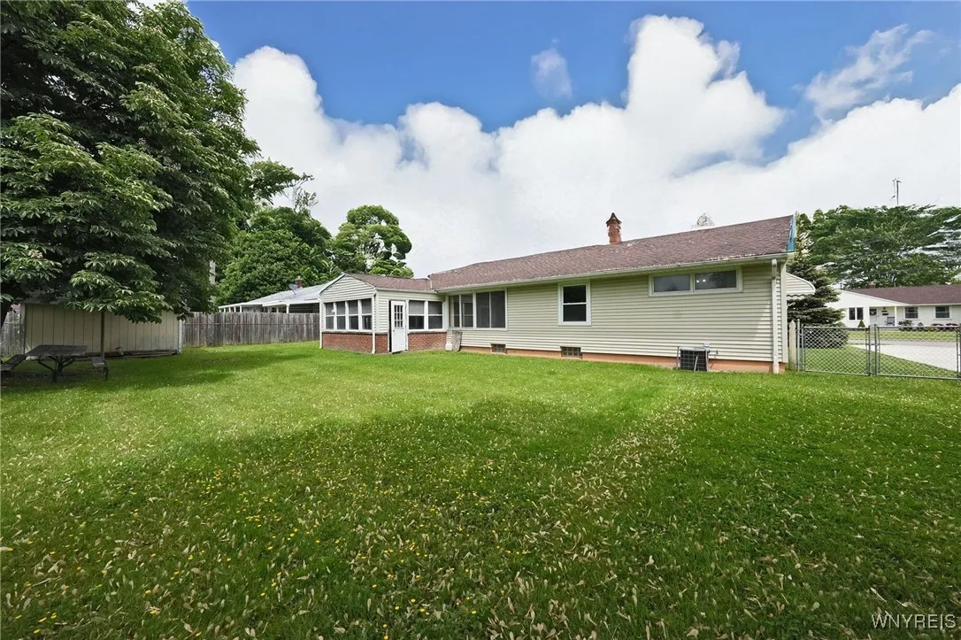 1104 98th Street, Niagara Falls, New York 14304, Niagara Falls, New York 14304, 3 Bedrooms Bedrooms, 6 Rooms Rooms,1 BathroomBathrooms,Residential,Closed,1104 98th Street, Niagara Falls, New York 14304,B1611718