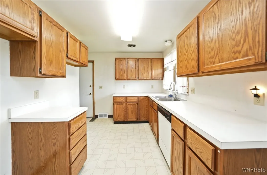 1104 98th Street, Niagara Falls, New York 14304, Niagara Falls, New York 14304, 3 Bedrooms Bedrooms, 6 Rooms Rooms,1 BathroomBathrooms,Residential,Closed,1104 98th Street, Niagara Falls, New York 14304,B1611718