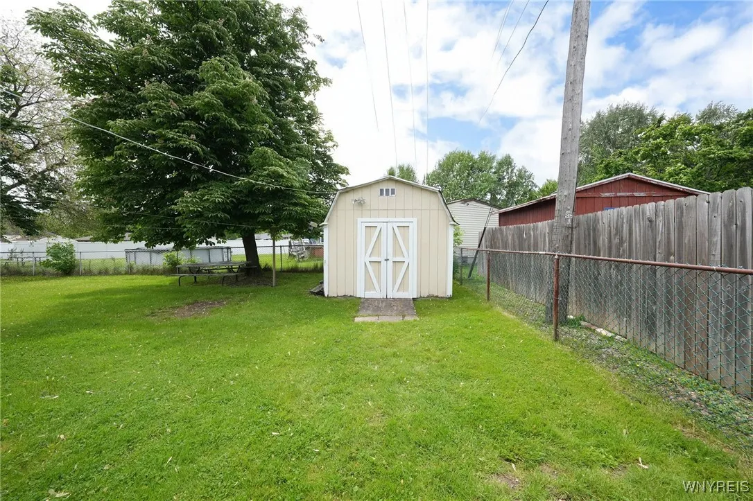 1104 98th Street, Niagara Falls, New York 14304, Niagara Falls, New York 14304, 3 Bedrooms Bedrooms, 6 Rooms Rooms,1 BathroomBathrooms,Residential,Closed,1104 98th Street, Niagara Falls, New York 14304,B1611718