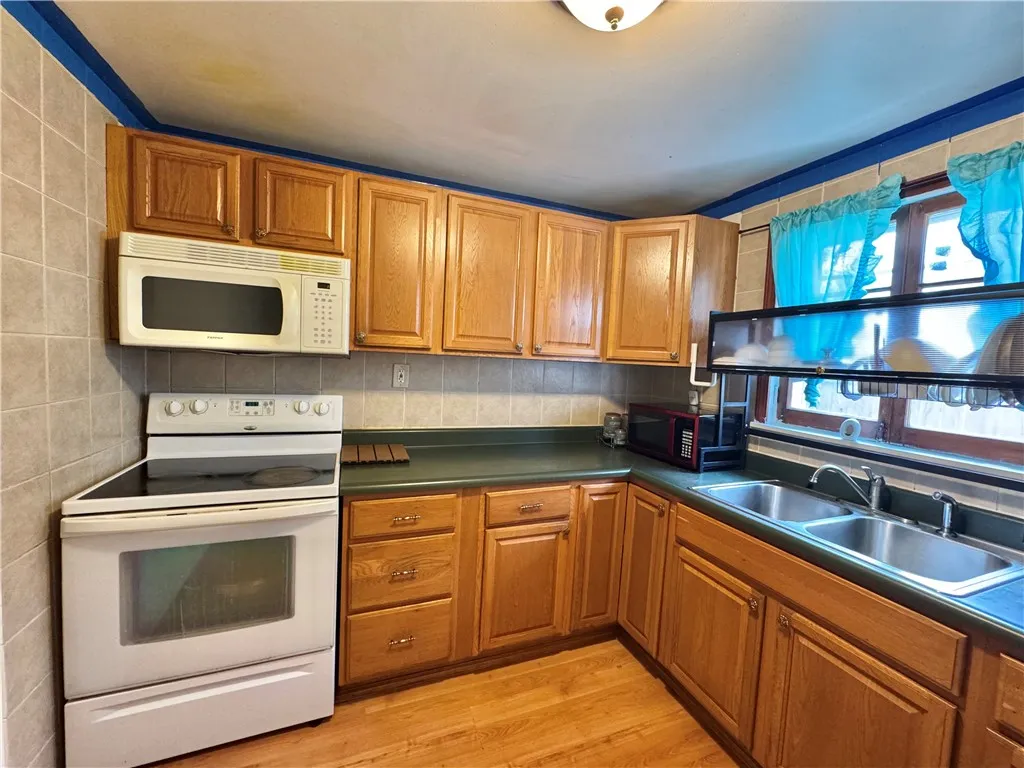 77 Mosley Road, Greece, New York 14616, Greece, New York 14616, 3 Bedrooms Bedrooms, 6 Rooms Rooms,2 BathroomsBathrooms,Residential,Closed,77 Mosley Road, Greece, New York 14616,0,R1611160