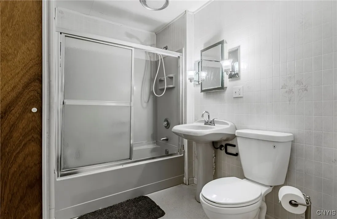69 Clinton Street, New Hartford, New York 13417, New Hartford, New York 13417, 4 Bedrooms Bedrooms, 9 Rooms Rooms,2 BathroomsBathrooms,Residential,Closed,69 Clinton Street, New Hartford, New York 13417,0,S1610783