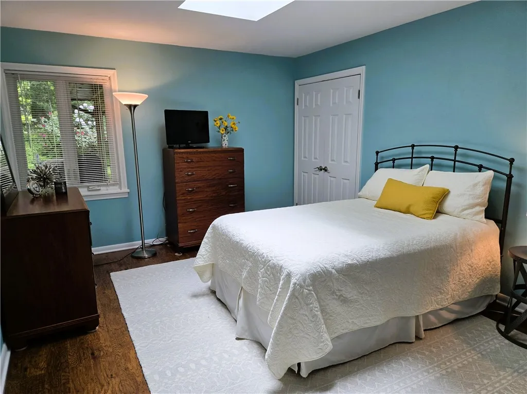 We will all this bedroom the potential uest room.