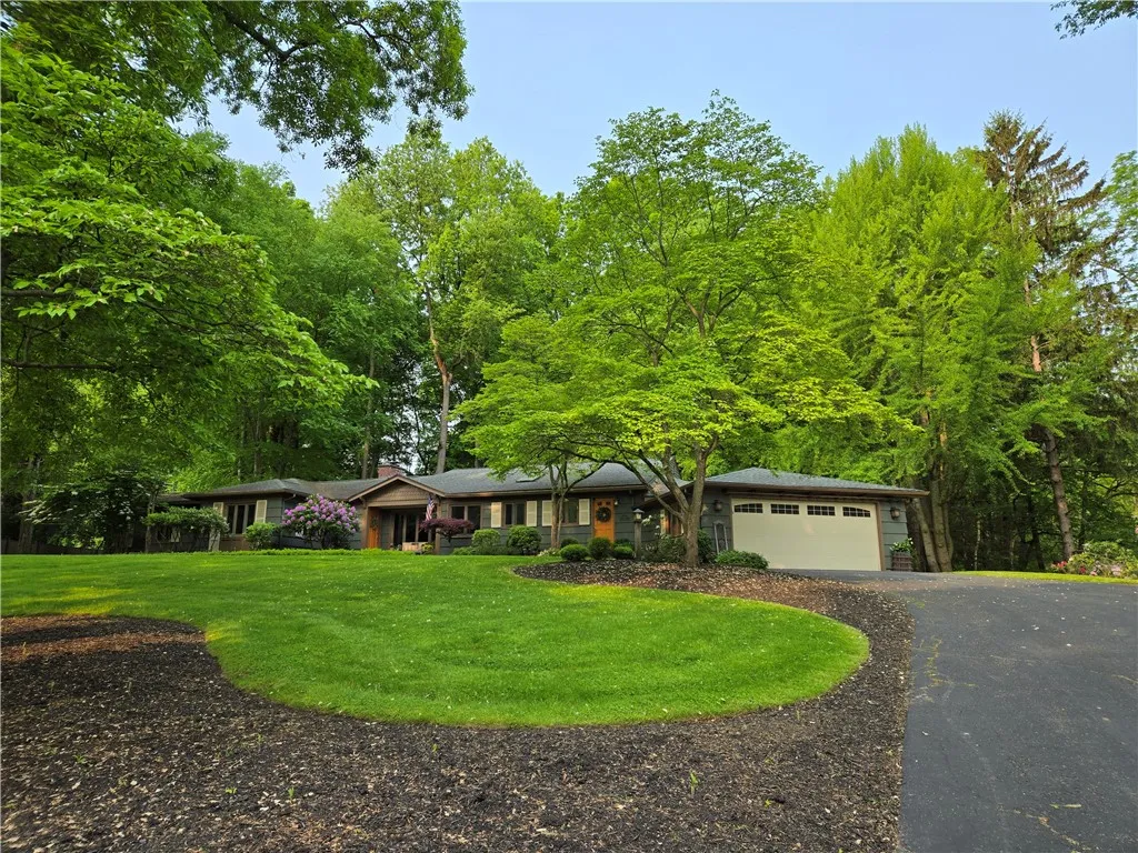 41 Edgewater Lane, Irondequoit, New York 14617, Irondequoit, New York 14617, 4 Bedrooms Bedrooms, 9 Rooms Rooms,2 BathroomsBathrooms,Residential,Closed,41 Edgewater Lane, Irondequoit, New York 14617,R1610571