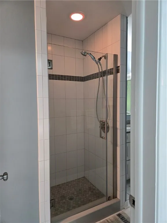 It has connectivity to the full bath.