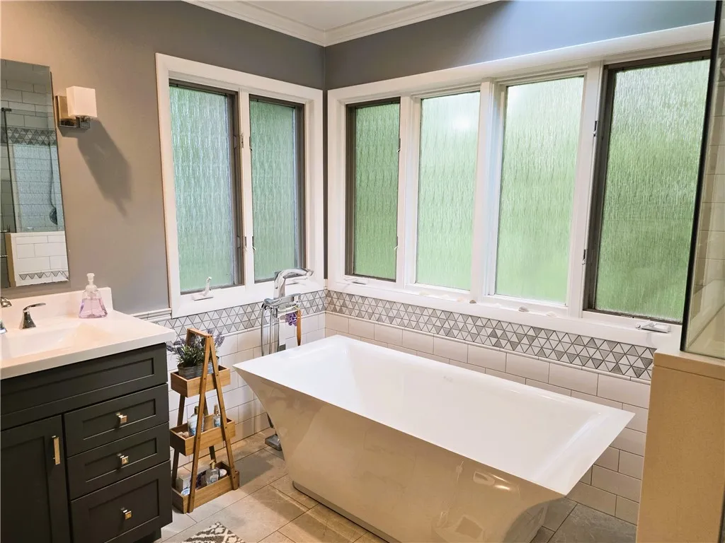and a soaking tub (note the separate sink as well)