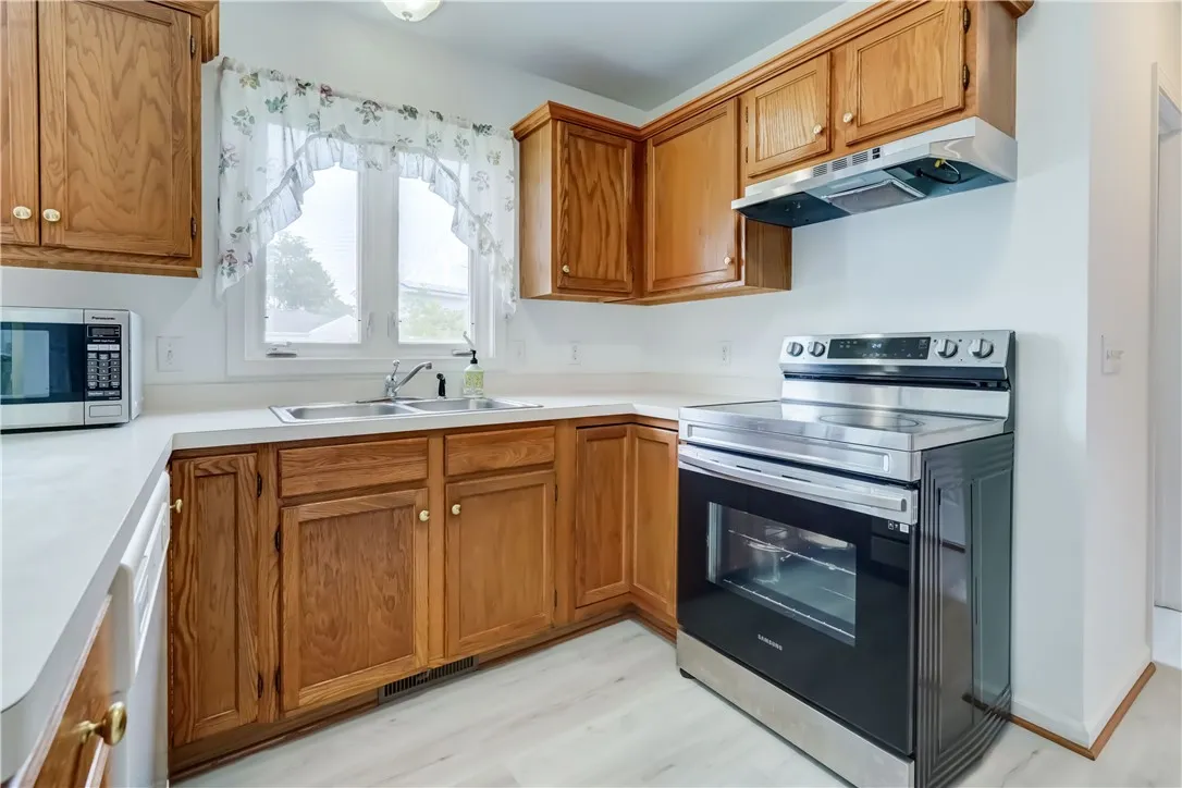 16 Hazel Bark Run, Gates, New York 14606, Gates, New York 14606, 3 Bedrooms Bedrooms, 6 Rooms Rooms,1 BathroomBathrooms,Residential,Closed,16 Hazel Bark Run, Gates, New York 14606,0,R1604704