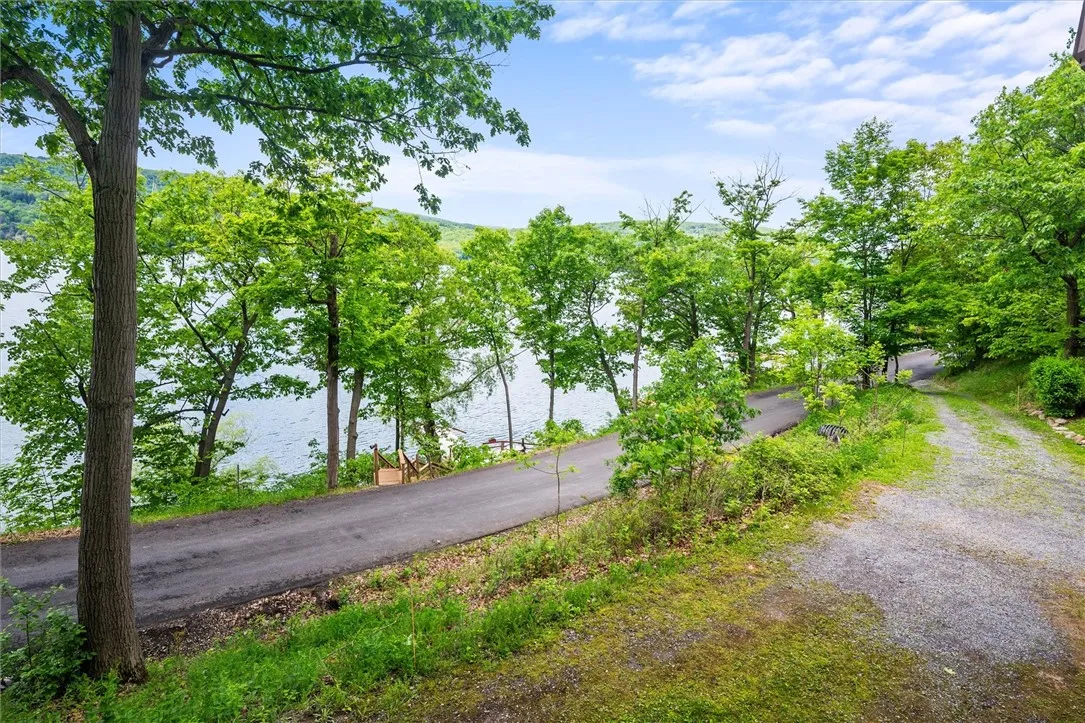End of west lake rd, no through traffic.