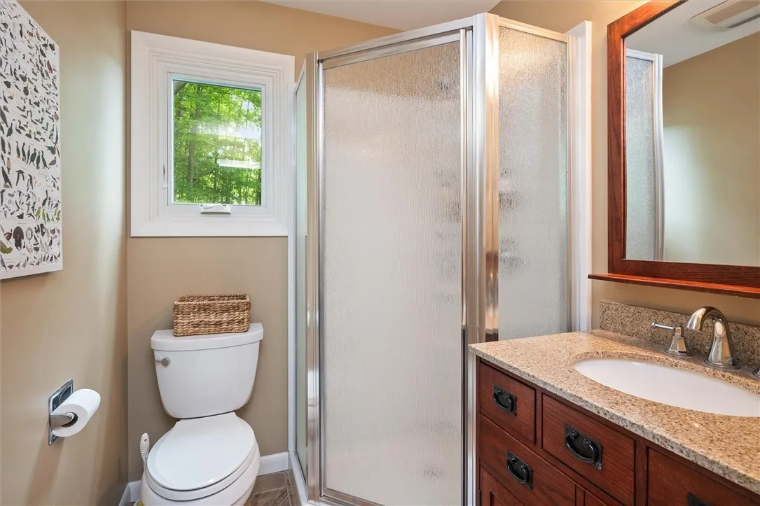 Top floor full bathroom