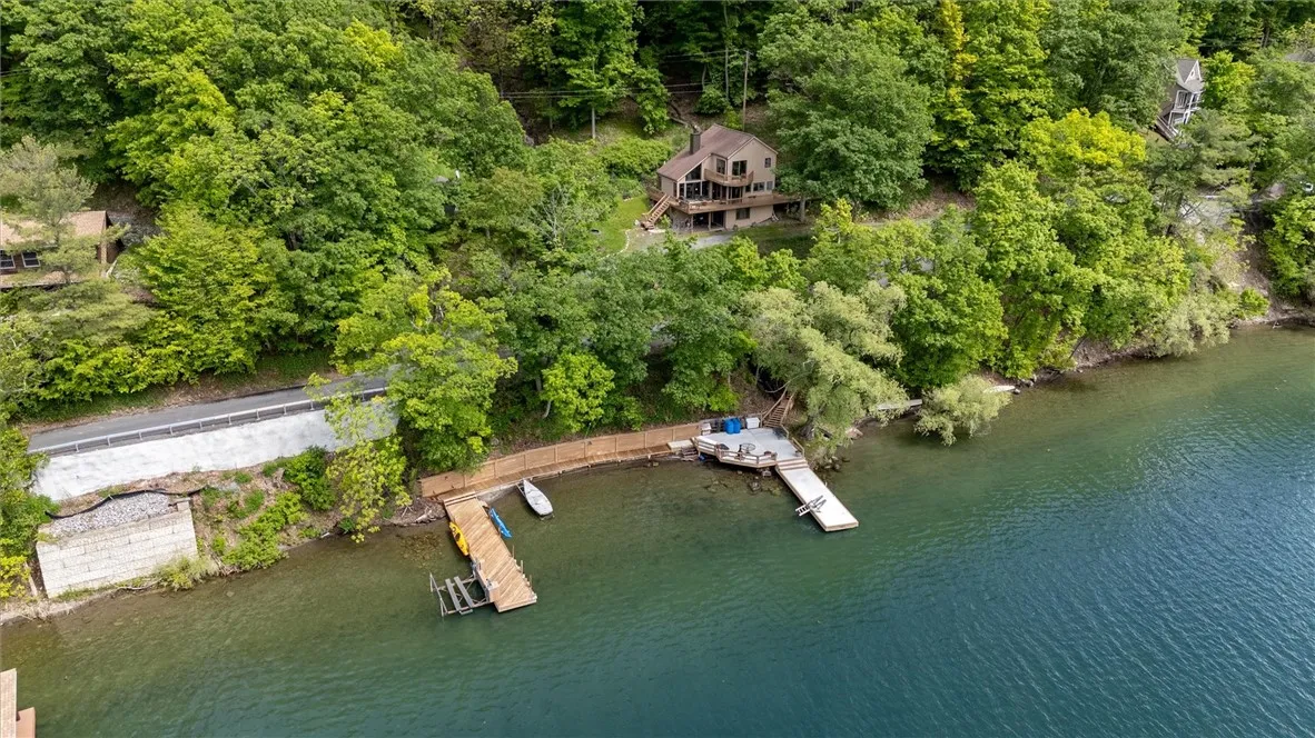 330\' Lake Frontage