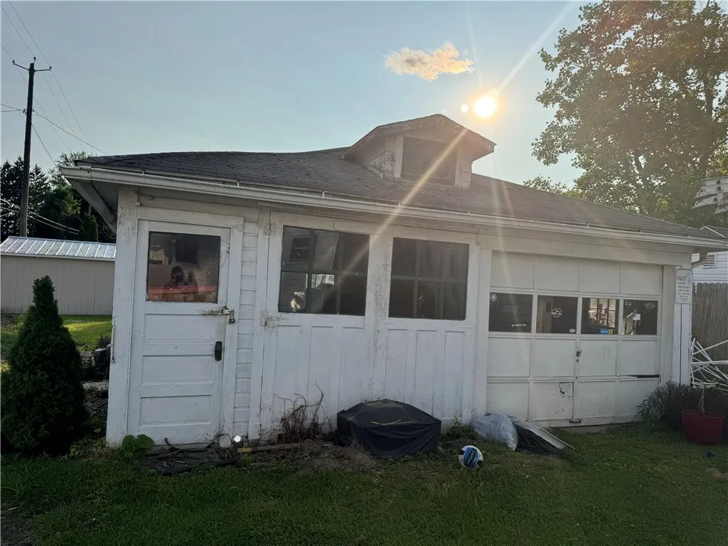 952 Erie Street, Elmira-city, New York 14904, Elmira City, New York 14904, 4 Bedrooms Bedrooms, 11 Rooms Rooms,1 BathroomBathrooms,Residential,Closed,952 Erie Street, Elmira-city, New York 14904,R1611570