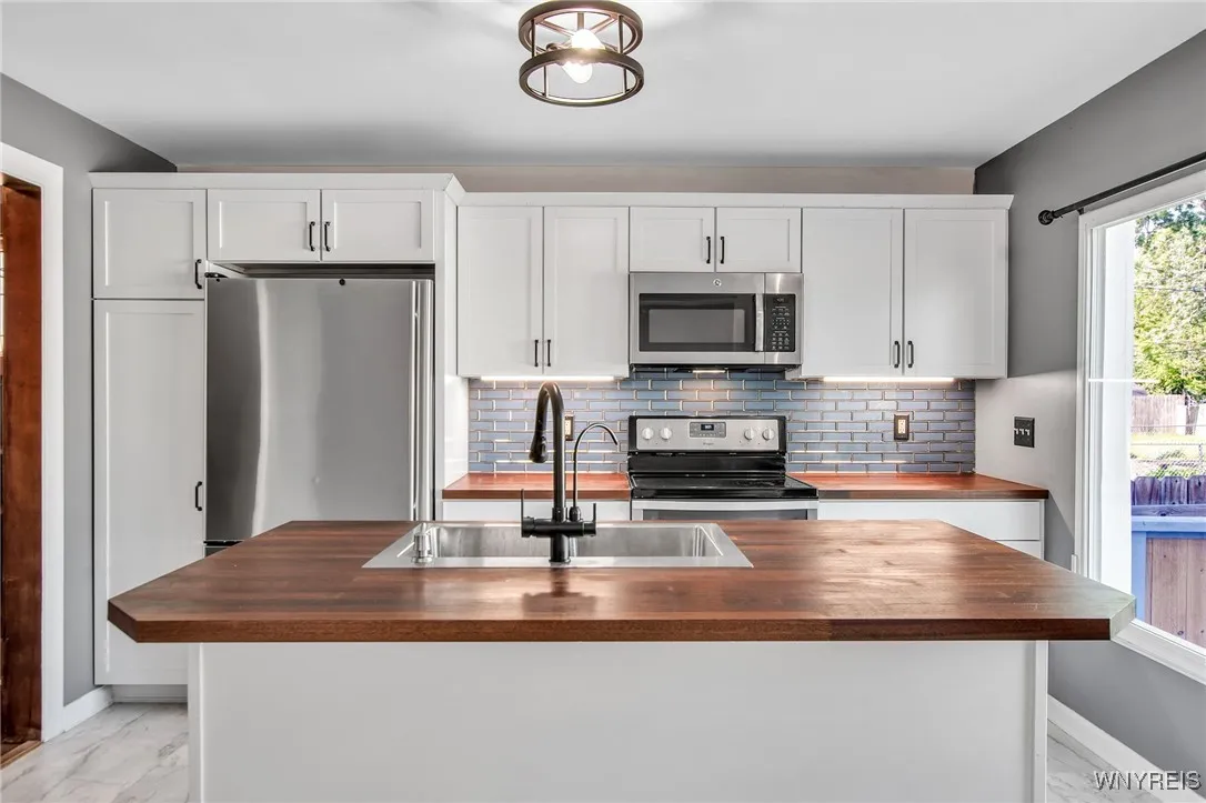 187 Crestwood Avenue, Buffalo, New York 14216, Buffalo, New York 14216, 3 Bedrooms Bedrooms, 9 Rooms Rooms,1 BathroomBathrooms,Residential,Closed,187 Crestwood Avenue, Buffalo, New York 14216,B1610995