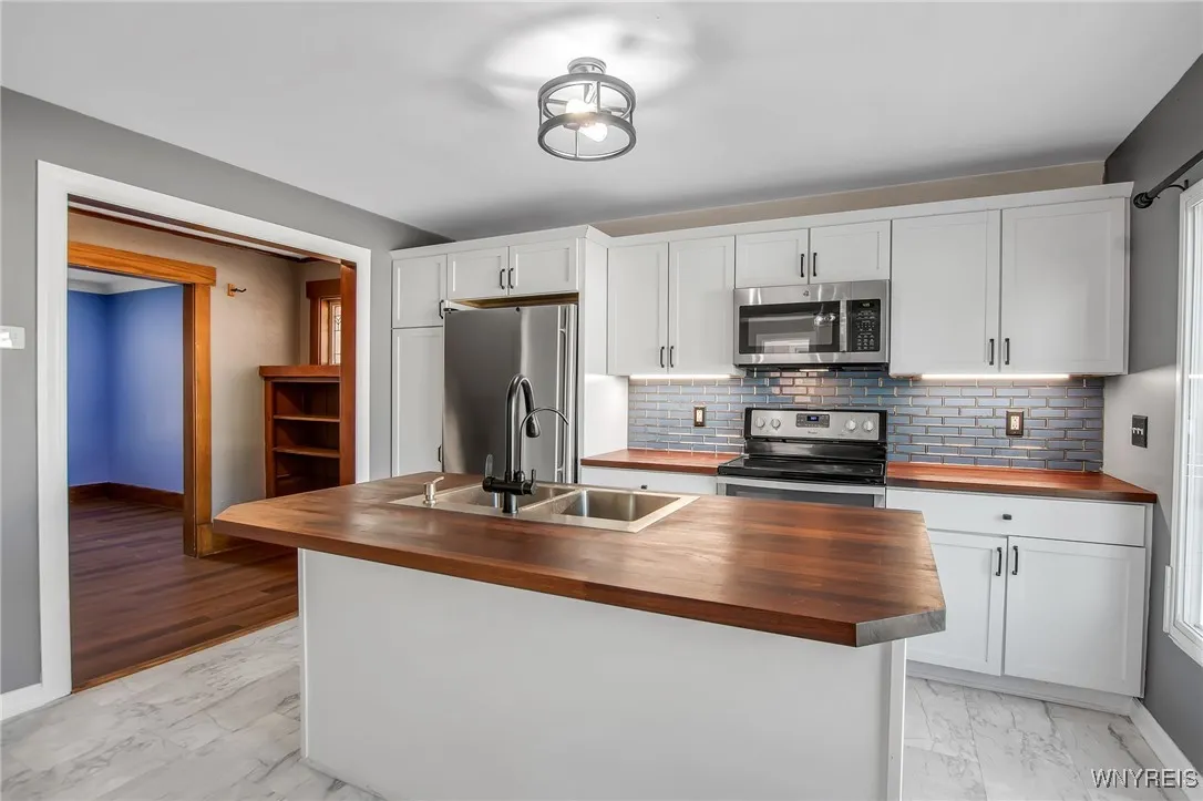 187 Crestwood Avenue, Buffalo, New York 14216, Buffalo, New York 14216, 3 Bedrooms Bedrooms, 9 Rooms Rooms,1 BathroomBathrooms,Residential,Closed,187 Crestwood Avenue, Buffalo, New York 14216,B1610995