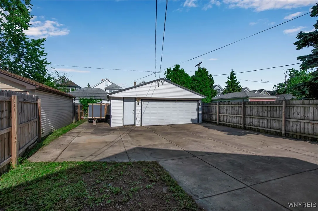 187 Crestwood Avenue, Buffalo, New York 14216, Buffalo, New York 14216, 3 Bedrooms Bedrooms, 9 Rooms Rooms,1 BathroomBathrooms,Residential,Closed,187 Crestwood Avenue, Buffalo, New York 14216,B1610995