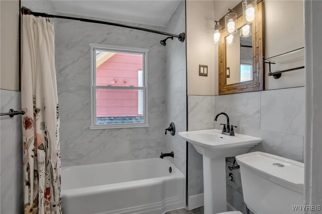 187 Crestwood Avenue, Buffalo, New York 14216, Buffalo, New York 14216, 3 Bedrooms Bedrooms, 9 Rooms Rooms,1 BathroomBathrooms,Residential,Closed,187 Crestwood Avenue, Buffalo, New York 14216,B1610995
