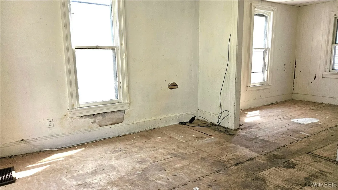 198 Mulberry Street, Buffalo, New York 14204, Buffalo, New York 14204, 4 Bedrooms Bedrooms, 8 Rooms Rooms,1 BathroomBathrooms,Residential,For Sale,198 Mulberry Street, Buffalo, New York 14204,B1611650
