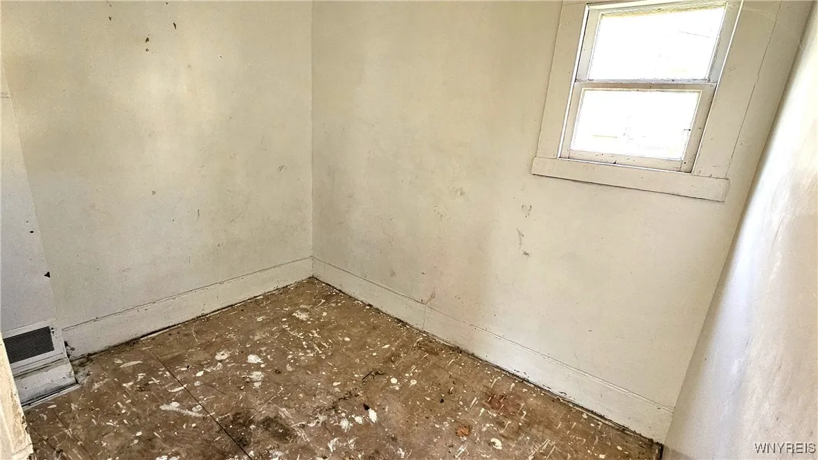198 Mulberry Street, Buffalo, New York 14204, Buffalo, New York 14204, 4 Bedrooms Bedrooms, 8 Rooms Rooms,1 BathroomBathrooms,Residential,For Sale,198 Mulberry Street, Buffalo, New York 14204,B1611650