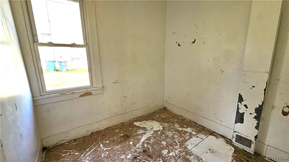198 Mulberry Street, Buffalo, New York 14204, Buffalo, New York 14204, 4 Bedrooms Bedrooms, 8 Rooms Rooms,1 BathroomBathrooms,Residential,For Sale,198 Mulberry Street, Buffalo, New York 14204,B1611650