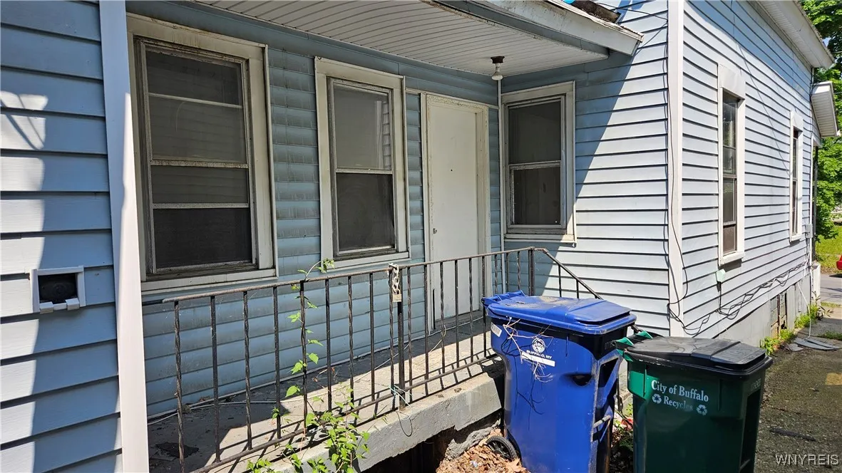 198 Mulberry Street, Buffalo, New York 14204, Buffalo, New York 14204, 4 Bedrooms Bedrooms, 8 Rooms Rooms,1 BathroomBathrooms,Residential,For Sale,198 Mulberry Street, Buffalo, New York 14204,B1611650