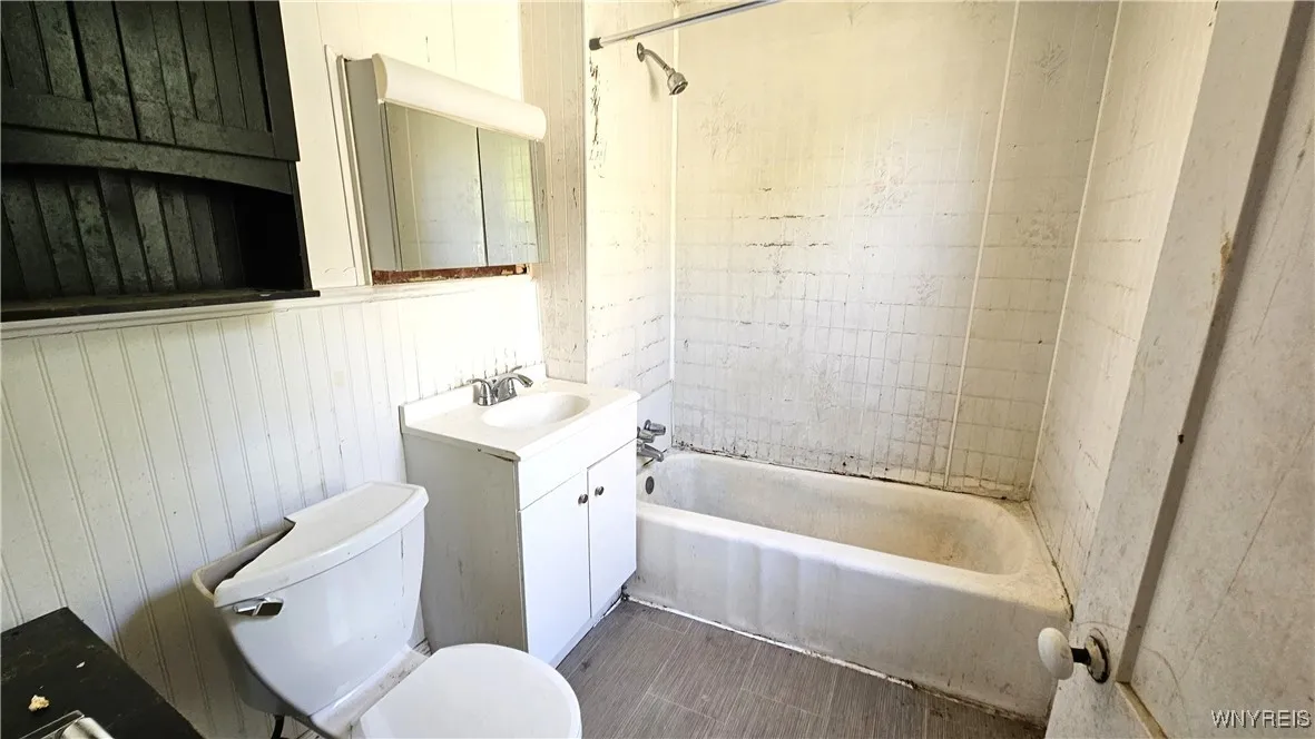 198 Mulberry Street, Buffalo, New York 14204, Buffalo, New York 14204, 4 Bedrooms Bedrooms, 8 Rooms Rooms,1 BathroomBathrooms,Residential,For Sale,198 Mulberry Street, Buffalo, New York 14204,B1611650