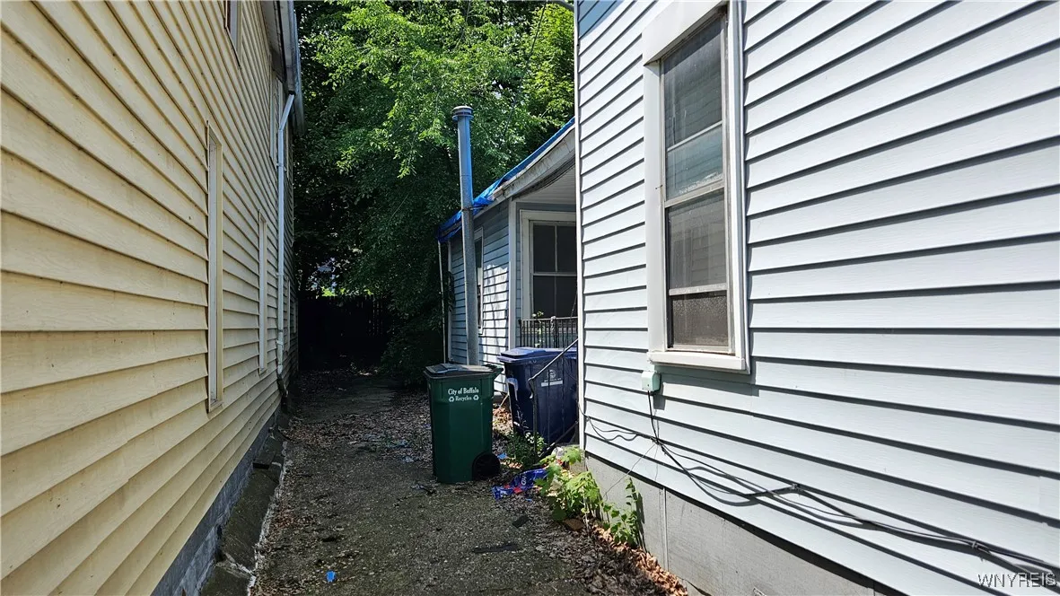 198 Mulberry Street, Buffalo, New York 14204, Buffalo, New York 14204, 4 Bedrooms Bedrooms, 8 Rooms Rooms,1 BathroomBathrooms,Residential,For Sale,198 Mulberry Street, Buffalo, New York 14204,B1611650